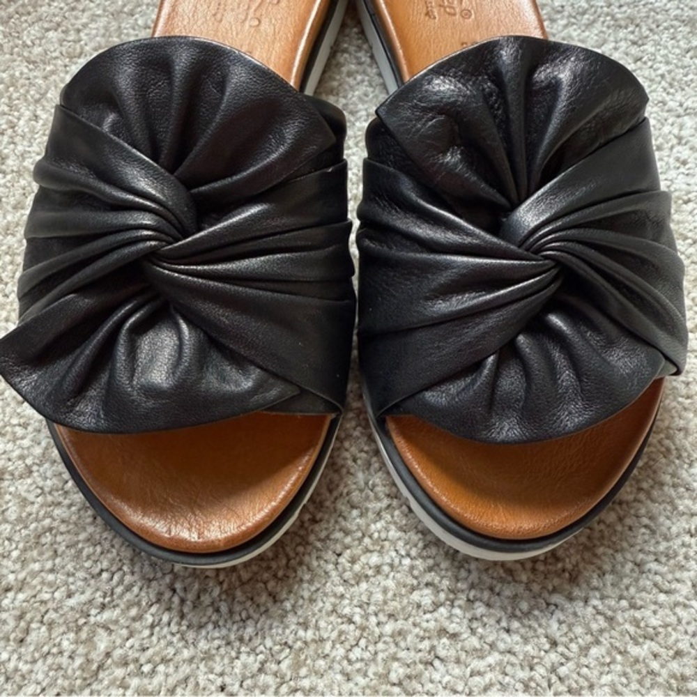 NWB Spring Step Lavona women’s black leather sandals size 36 (5.5-6)